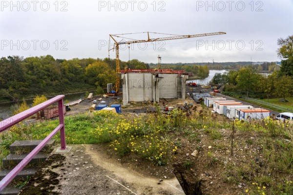 Four-lane new building of the town bypass in Wesel, B58n, here the bridge structure across the Lippe estuary into the Rhine, so far traffic flows through the town towards the Rhine bridge Wesel westwards, or vice versa, over 23, 000 vehicles use this route, after completion, traffic then runs between A3 in the east and A57 around the town, Wesel North Rhine-Westphalia