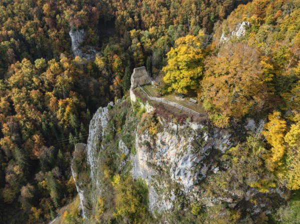 Aerial view of the viewpoint, shovels and Hausen Castle, also known as the Hausen ruins, surrounded by autumn vegetation, a ruin of a castle above the village of Hausen in the valley in the Upper Danube Valley, Beuron, Sigmaringen district, Baden-Württemberg, Germany