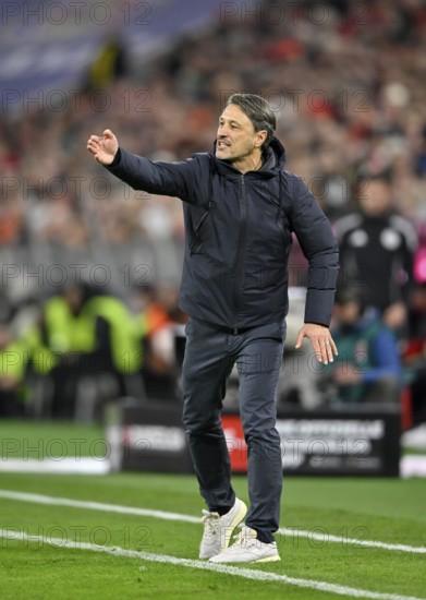 Coach Niko Kovac Borussia Dortmund BVB on the sidelines gesture gesture TV camera, German Classico, FC Bayern Munich FCB versus Borussia Dortmund BVB, Allianz Arena, Munich, Bayern, Germany
