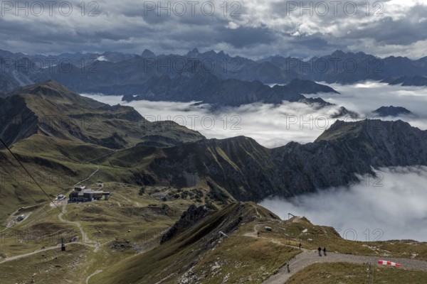 View from the Nebelhorn summit to mountains of the Allgäu Alps, mountains rising from fog in the valley, Oberstdorf, Oberallgäu, Allgäu, Bavaria, Germany