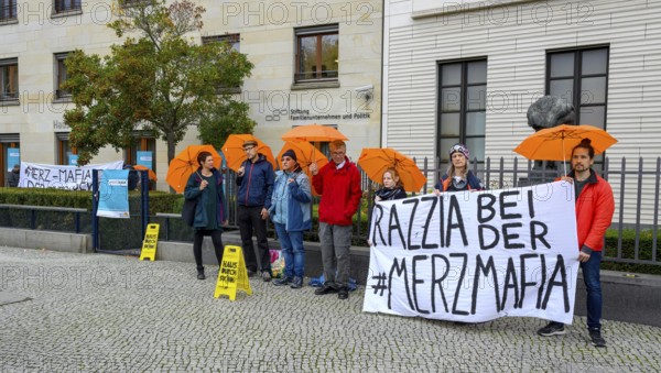 The New Generation symbolically organises a house search at the Family Business and Politics Foundation, Berlin, 10 October 2025