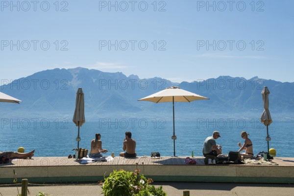 Promenade by the lake, Vevey, Lake Geneva, Lac Léman, Canton of Vaud, Switzerland