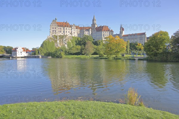 Hohenzollern Castle and Danube, river bank with autumn colours, landmark, castle, Sigmaringen, Swabian Alb, Baden-Württemberg, Germany