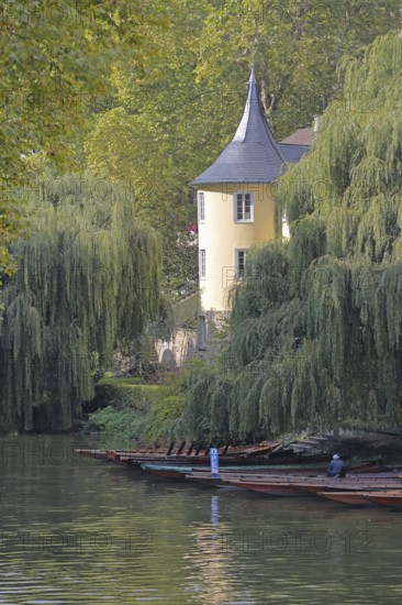 Hölderlin Tower on the banks of the Neckar with punting boats, memorial to Friedrich Hölderlin, Tübingen, Neckar Valley, Baden-Württemberg, Germany