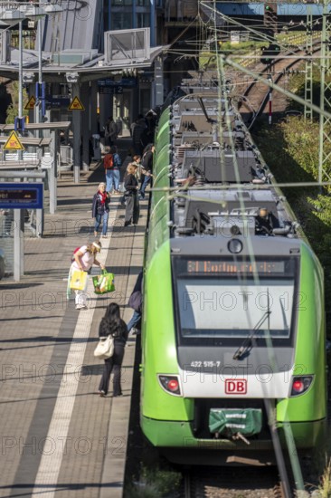 Düsseldorf-Wehrhahn station, S-Bahn and regional transport, North Rhine-Westphalia, Germany