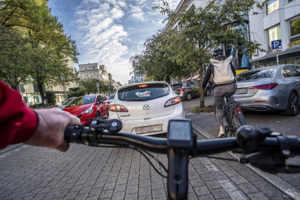 Cycling in the city, city centre road, cycle lane, two-wheeled traffic has priority, 30 km/h zone, cyclists' perspective, Essen, North Rhine-Westphalia, Germany