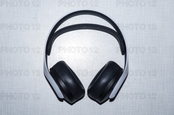Top shot of a Playstation 5 headphone on a white Resopal plate