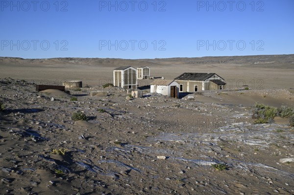 Alte Gebäude in Grillenthal, einst Versorgungsstation für Frischwasser, Diamentensperrgebiet, bei Lüderitz, Region Karas, Namibia
