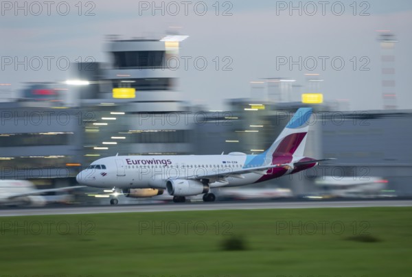 Eurowings Airbus A319-100, beim Start auf dem Flughaben Düsseldorf, DUS, Nordrhein-Westfalen, Deutschland