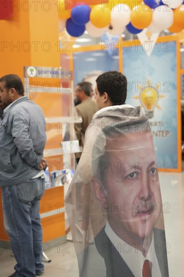 Gaziantep, Türkiye – May 28, 2023. Members of the ruling Justice and Development Party (AKP) follow the announcement of results in the presidential election contested between President Recep Tayyip Erdogan and opposition candidate Kemal Kiliçdaroglu, Gaziantep, Gaziantep, Türkiye