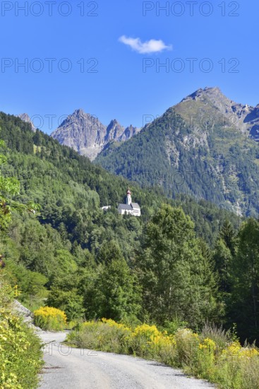 Kaltenbrunn pilgrimage church in Kaunertal, in the background the Gsallkopf (3278 m) in the Ötztal Alps, Tyrol, Austria