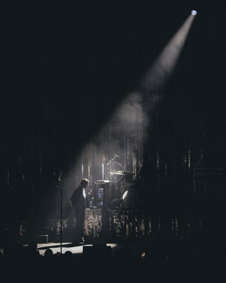 Ben Schneider, singer of Lord Huron live at the Tempodrom Berlin on 08.09.2025