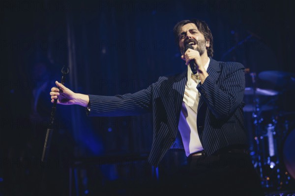 Ben Schneider, singer of Lord Huron live at the Tempodrom Berlin on 08.09.2025