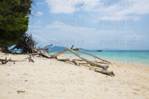 White sandy beach, Sunrise Beach, Koh Kradan, Hat Chao Mai National Park, Trang Province, Southern Thailand, Andaman Sea, Thailand