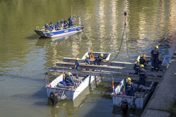 Construction of a multi-purpose pontoon, the specialist group for water hazards, in Düsseldorf, the motorised pontoon can be used as a ferry for people or equipment, as a working platform or bridge, during the major exercise FÜLEX25, lasting several days, of the THW, Technisches Hilfswerk, Landesverband North Rhine-Westphalia, over 3500 volunteers from the 127 North Rhine-Westphalia local associations practise many different deployment scenarios over 4 weekends