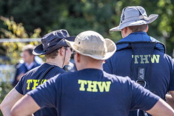 THW emergency services at a meeting of the water hazards section in Düsseldorf, during the major exercise FÜLEX25 of the THW, Federal Agency for Technical Relief, North Rhine-Westphalia, which lasts several days. Over 4 weekends, more than 3500 volunteers from the 127 North Rhine-Westphalia local associations practise many different operational scenarios
