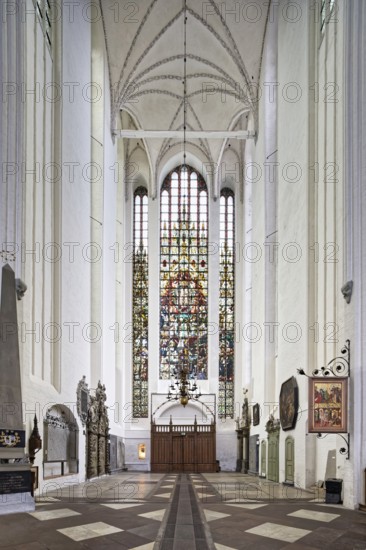 Cherry nave, choir, east point with stained glass window, from 1913, St. Mary's Church, also known as Marienkirche, basilica, late Gothic, three naves with transept, first mentioned in 1298, 104 metre high church tower with view, Neuer Markt, Old Town, UNESCO World Heritage Site, Hanseatic City of Stralsund, Mecklenburg-Western Pomerania, Germany