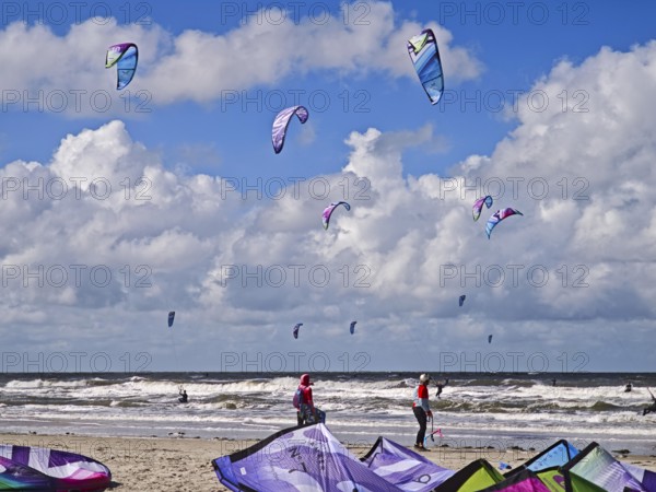 California kitesurfing Masters 2025, kitesurfing on the North Sea beach on the edge of the UNESCO World Heritage Wadden Sea, sports competition, strong wind, high swell, whitecaps, summer, sun, blue sky, white clouds, Ording, Sankt Peter-Ording, Schleswig-Holstein, Germany