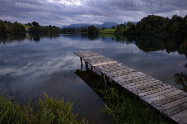 Bathing jetty, jetty, wooden jetty, jetty, leads into a lake, bathing lake, Schwaltenweiher near Seeg, Allgäu Alps, East Allgäu, Allgäu, Swabia, Bavaria, Germany