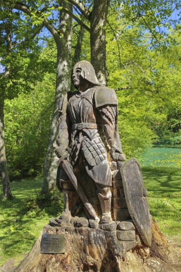 Knight of Lichtenstein, wooden sculpture sawn by Billy Tröge, artist, replica, large sculpture, for the 60th birthday of H.S.H. Duke Wilhelm Albert von Urach, donated by the Etter family, at Lichtenstein Castle, Honau, municipality of Lichtenstein, Baden-Württemberg, Germany