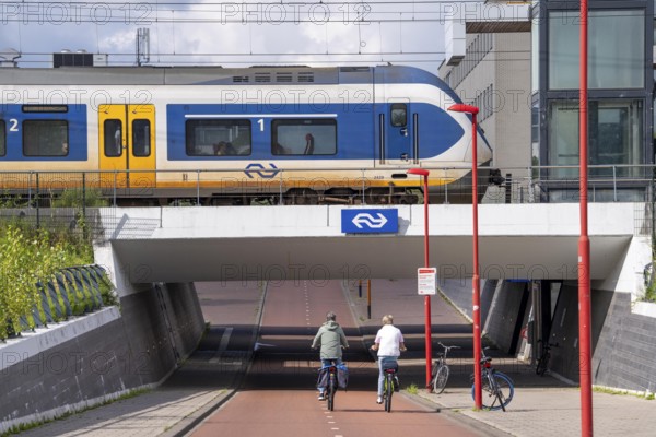 Cycle path in the east of Utrecht, subway of the railway line, at Utrecht-Lunetten station, Maarschalkerweerdpads, inner-city cycle path, wide, part of a cycle path network, Netherlands