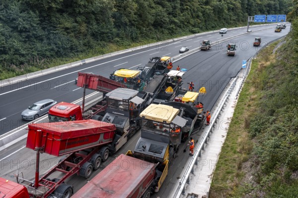 Rehabilitation of the A52 motorway near Essen, an 8 km long section between the Essen-Kettwig junction and the Essen-Ost motorway junction was completely renovated over a period of 9 years, 6 lanes, new drainage pipes, carriageway, bridges, noise barriers, traffic facilities, here the last section, direction Düsseldorf, new carriageway surface, laying of porous asphalt, whispering asphalt, at the Essen-Rüttenscheid junction, North Rhine-Westphalia, Germany