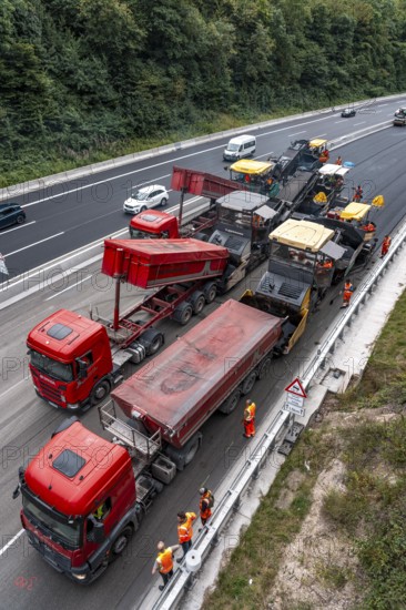 Rehabilitation of the A52 motorway near Essen, an 8 km long section between the Essen-Kettwig junction and the Essen-Ost motorway junction was completely renovated over a period of 9 years, 6 lanes, new drainage pipes, carriageway, bridges, noise barriers, traffic facilities, here the last section, direction Düsseldorf, new carriageway surface, laying of porous asphalt, whispering asphalt, at the Essen-Rüttenscheid junction, North Rhine-Westphalia, Germany