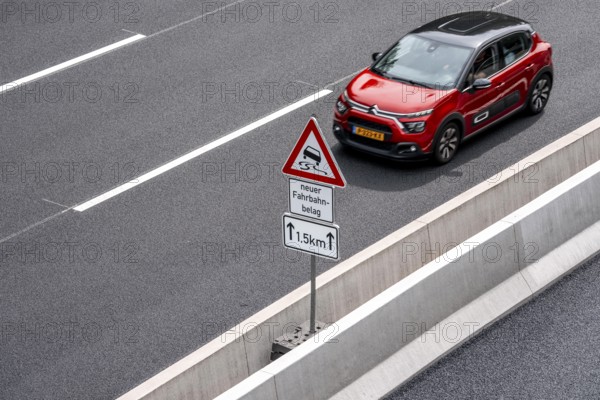 Rehabilitation of the A52 motorway near Essen, an 8 km long section between the Essen-Kettwig junction and the Essen-Ost motorway junction was completely renovated over a period of 9 years, 6 lanes, new drainage pipes, carriageway, bridges, noise barriers, traffic facilities, here the last section, direction Düsseldorf, new carriageway surface, laying of porous asphalt, whispering asphalt, at the Essen-Rüttenscheid junction, North Rhine-Westphalia, Germany