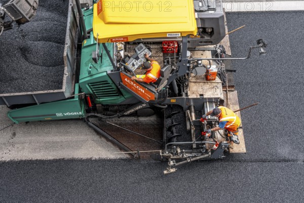 Rehabilitation of the A52 motorway near Essen, an 8 km long section between the Essen-Kettwig junction and the Essen-Ost motorway junction was completely renovated over a period of 9 years, 6 lanes, new drainage pipes, carriageway, bridges, noise barriers, traffic facilities, here the last section, direction Düsseldorf, new carriageway surface, laying of porous asphalt, asphalt paver applies the whispering asphalt, at the Essen-Rüttenscheid junction, North Rhine-Westphalia, Germany