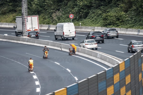 Rehabilitation of the A52 motorway near Essen, an 8 km long section between the Essen-Kettwig junction and the Essen-Ost motorway junction was completely rehabilitated over a period of 9 years, 6 lanes, new drainage pipes, carriageway, bridges, noise barriers, traffic facilities, here the last section, in the direction of Düsseldorf, new carriageway surface, laying of porous asphalt, whispering asphalt, marking work on the new carriageway, at the Essen-Rüttenscheid junction, North Rhine-Westphalia, Germany
