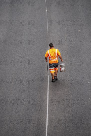 Rehabilitation of the A52 motorway near Essen, an 8 km long section between the Essen-Kettwig junction and the Essen-Ost motorway junction was completely rehabilitated over a period of 9 years, 6 lanes, new drainage pipes, carriageway, bridges, noise barriers, traffic facilities, here the last section, in the direction of Düsseldorf, new carriageway surface, laying of porous asphalt, whispering asphalt, marking work on the new carriageway, at the Essen-Rüttenscheid junction, North Rhine-Westphalia, Germany