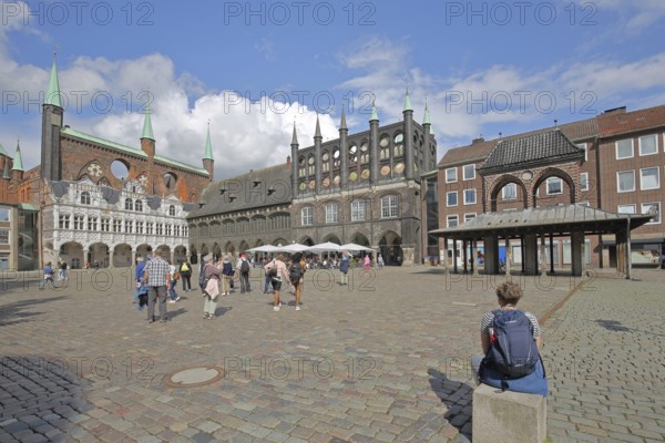 Renaissance and Gothic town hall and pedestrians, tourists, sitting and looking, looking at, Brick Gothic, Brick building, Market, Old town, Lübeck, Schleswig-Holstein, Germany