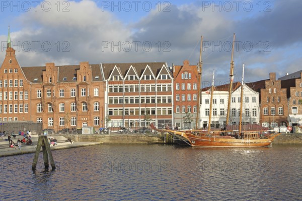 Ships on the banks of the Stadttrave, Dückdalbe, Dalbe, houses, cityscape, sailing ship, harbour, church towers of St. Mary's Church, light mood, old town, Lübeck, Schleswig-Holstein, Germany
