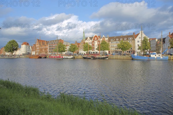 Ships on the banks of the Stadttrave, houses, cityscape, sailing ship, quay, harbour, light atmosphere, old town, Lübeck, Schleswig-Holstein, Germany