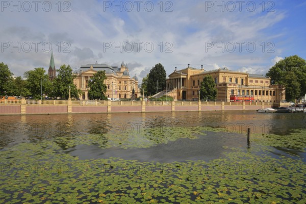 State Theatre, State Museum and shore of the castle lake, Old Garden, Schwerin, Mecklenburg-Vorpommern, Germany