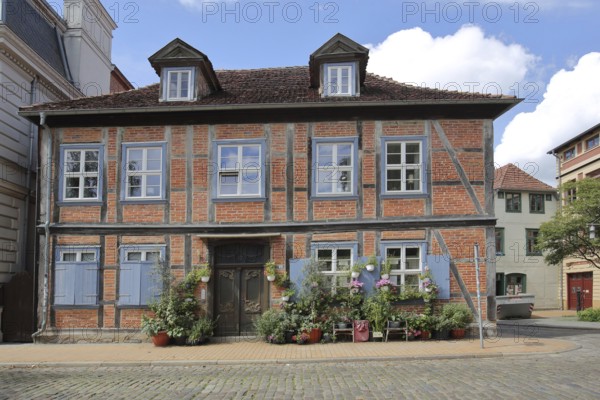 Half-timbered house and brick building, decoration with planters, Schelfstadt, Schwerin, Mecklenburg-Western Pomerania, Germany