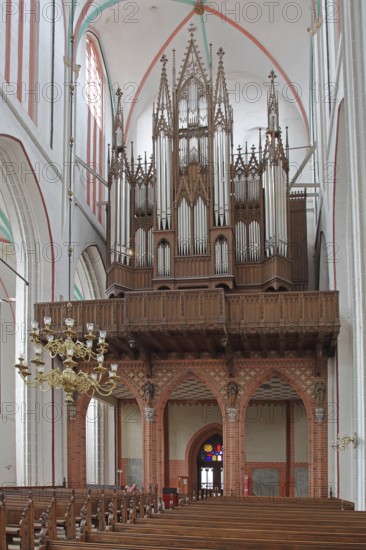 Organ in the Gothic UNESCO Cathedral of St Mary and St John, chandelier, interior view, Schwerin, Mecklenburg-Western Pomerania, Germany