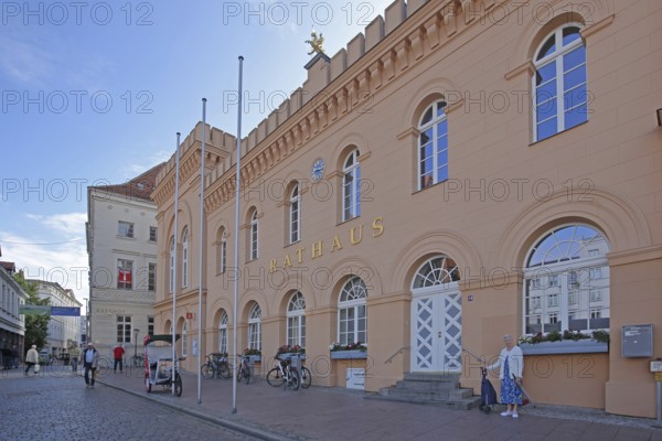 Old Town Hall and pedestrians, Am Markt, Schwerin, Mecklenburg-Vorpommern, Germany