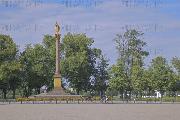 Victory Column with figure, war memorial to the Franco-Prussian War of 1870-71, Old Garden, Schwerin, Mecklenburg-Western Pomerania, Germany