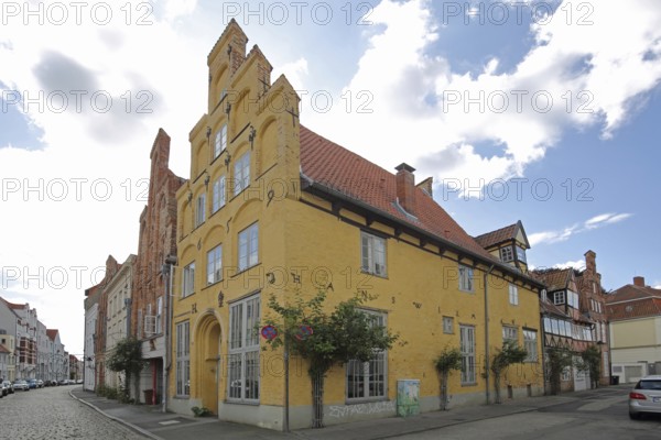 Yellow Renaissance house with stepped gable built in 1659, Hundestraße, Old Town, Lübeck, Schleswig-Holstein, Germany