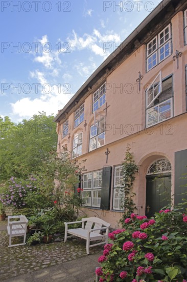 Idyllic Füchtingshof with flower decoration, hydrangea, benches, ornamental plants, potted plants, flowers, decoration, idyll, backyard, inner courtyard, corridors, courtyards, Glockengießerstraße, old town, Lübeck, Schleswig-Holstein, Germany