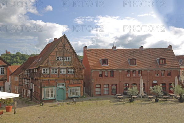 Eulenspiegel Museum, half-timbered houses, brick building, street pub, Am Markt, Mölln, Schleswig-Holstein, Germany