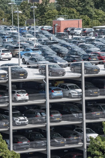 Düsseldorf Airport, multi-storey car park P5, during the summer holidays, full, North Rhine-Westphalia, Germany