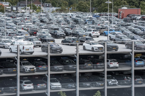 Düsseldorf Airport, multi-storey car park P5, during the summer holidays, full, North Rhine-Westphalia, Germany