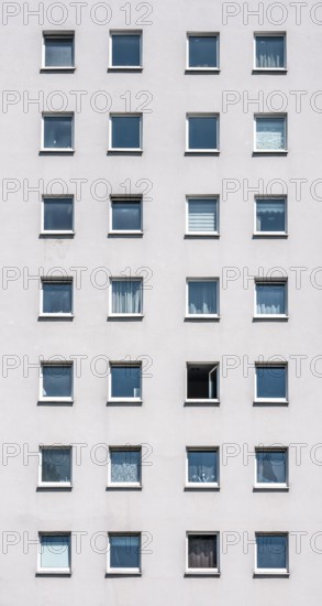Residential tower block, in Essen-Steele, Fenster, North Rhine-Westphalia, Germany
