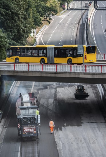 Rehabilitation of the A52 motorway near Essen, an 8 km long section between the Essen-Kettwig junction and the Essen-Ost motorway junction will be completely renovated over a period of 9 years, 6 lanes, new drainage pipes, carriageway, bridges, noise barriers, traffic facilities, here the last section, direction Düsseldorf, new carriageway surface, laying of porous asphalt, here the removal, milling, of the old carriageway in front of the application of the new whispering asphalt, Essen, North Rhine-Westphalia, Germany