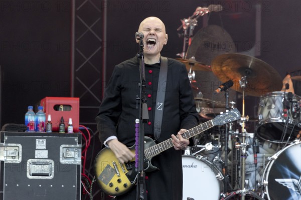 Billy Corgan, singer, guitarist, The Smashing Pumpkins, rock band, USA, The Aghori Tour 2025, open air at the Citadel Music Festival, 06.08.2025, Zitadelle Spandau, Berlin, Germany < english> THE SMASHING PUMPKINS, rock band, alternative, USA, The Aghori Tour 2025, open air at the Citadel Music Festival, August 6, 2025, Spandau Citadel, Berlin, Germany