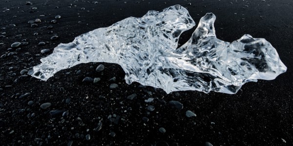 Jökulsarlon, icebergs, ice, cold, glacial lake, Vatnajökull Glacier, winter, beach, black stones, ocean, Iceland* Jökulsarlon, Growler, Ice, Cold, Glacierlagoon, Vatnajökull Glacier, Beach, Sunrise, Black Stones, Ocean, Iceland