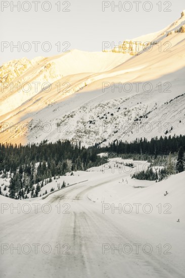 Winter road trip on the Icefields Parkway with lots of snow and ice, Banff National Park, Jasper National Park, Alberta, Canada