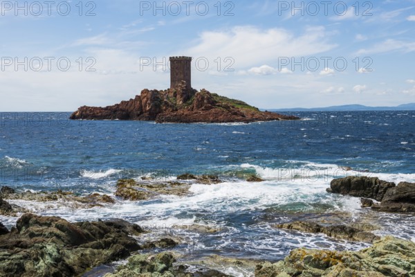 Island with tower and red rocks, Ile d'or, Cap du Dramont, Saint-Raphaël, Massif de l'Esterel, Esterel Mountains, Département Var, Cote d'Azur, Provence-Alpes-Côte d'Azur, France